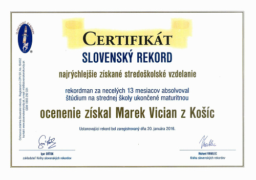 Certifikát z Knihy slovenských rekordov potvrdzuje, že stredoškolské vzdelanie získal najrýchlejšie na Slovensku.