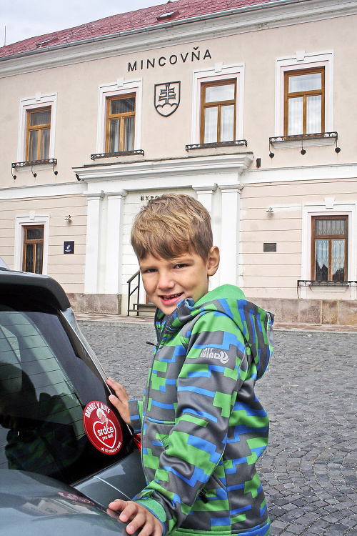 Samuel Slašťan (5), Kremnica - Už sme si chceli takú nálepku kúpiť, lebo keď ma tato viezol v aute, tlačil sa na nás kamión.