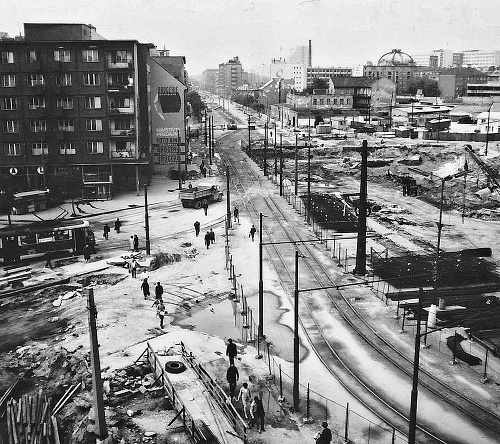 70. roky: Trnavské mýto v čase, keď ešte podchod nestál.