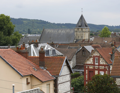 Pohľad na kostol vo francúzskom meste Saint-Étienne-du-Rouvray.