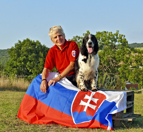 Dagmar (57) s Chesterom (10) sa stali majstrami sveta v súťaži záchranárskych psov.