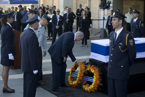 Izrael sa lúči so Šimonom Peresom. 