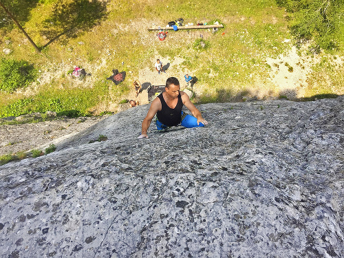 Vášnivý horolezec: Ak Marcel práve nemoderuje, nájdete ho na skale.