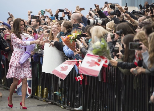 Britskú vojvodkyňu vítali v Kanade davy.