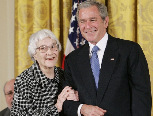  V roku 2007 dostala Leeová Prezidentskú medailu slobody za prínos k rozvoju americkej literatúry.