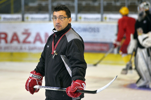 Emil bol otcom hokejového trénera Róberta Kalábera.