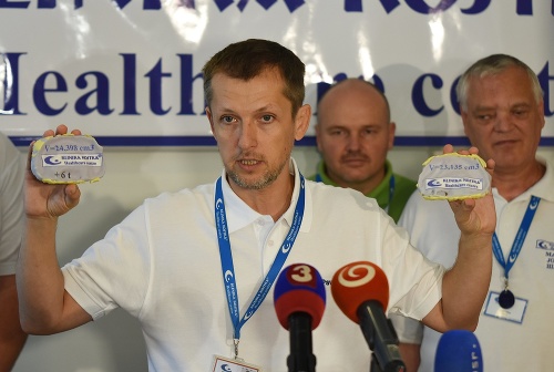 Lekár Pavol Kostka počas tlačovej besedy na témy DGU fenomén; CDT00 v budove zdravotníckeho zariadenia Klinika Kostka v Spišskej Belej 19. septembra 2016.