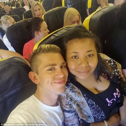 Amber Elouise Ferguson a jej priateľ Lee Taylor boli v tom čase na palube. 