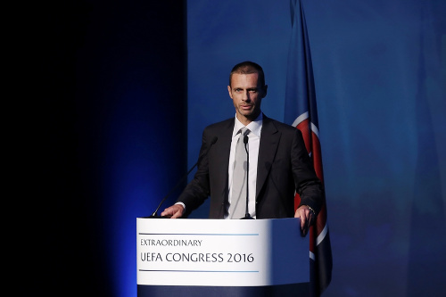 Novým prezidentom Európskej futbalovej únie (UEFA) sa stal Slovinec Aleksander Čeferin.