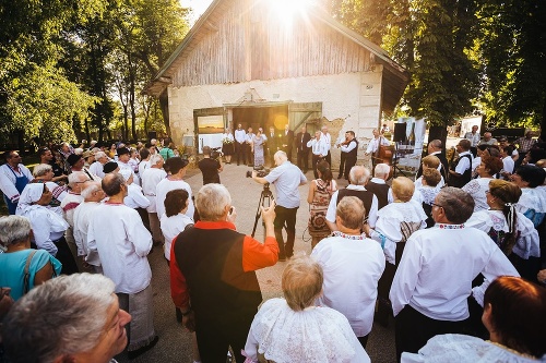 Na slávnostné vinobranie pri príležitosti stého výročia príchodu Ferdinanda Fussmanna na Pannoniu prišli stovky ľudí. 