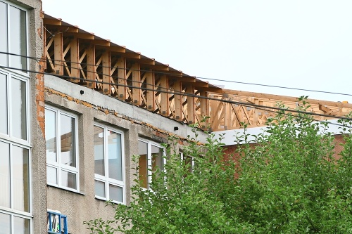 Strechu na Základnej škole v Turzovke stále nedokončili.