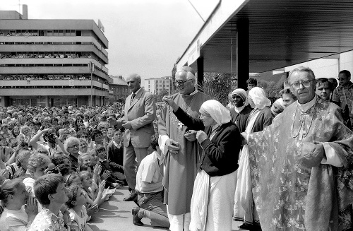 Legendárna misionárka navštívila dvakrát Slovensko. Do Čadce prišla v roku 1990.