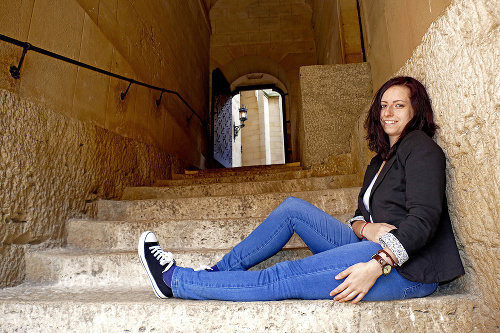 Mirka (25) na najstarších Travertínových schodoch.