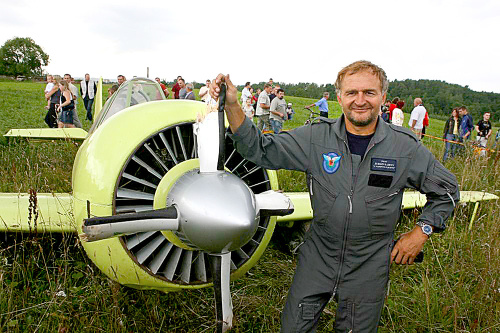 Kairys (54) v roku 2003 zvíťazil v pretekoch Red Bull Air Race.