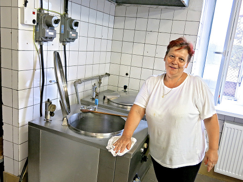 Kuchárka Ľuboslava Semivanová (53) pedantne umývala nádoby.