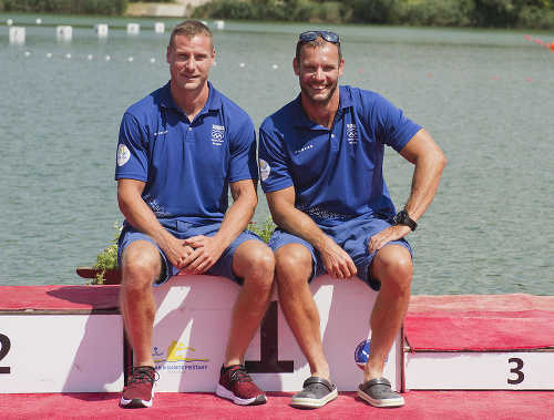 Erik Vlček (vľavo) a Juraj Tarr (vpravo)