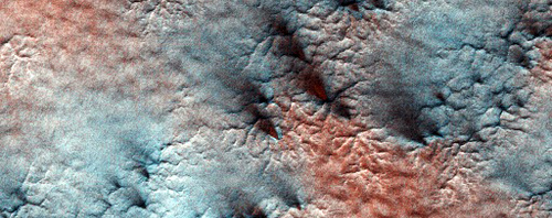 Tajomný: Keď sa povie Mars, všetkým napadne červená farba. Nové zábery však ukazujú niečo iné. 