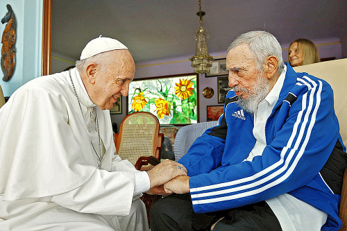 Fidela minulý rok navštívil aj pápež František.