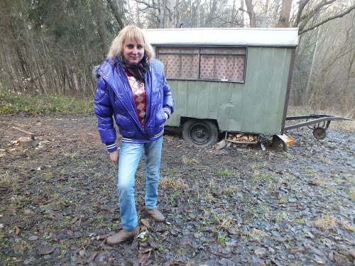 Martina žila s manželom v neľudských podmienkach v maringotke v lese nad dedinou Kolačín.