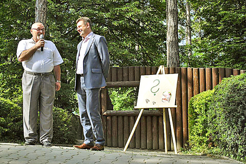 Riaditeľ bojnickej Zoo Milan Šovčík (vľavo)
