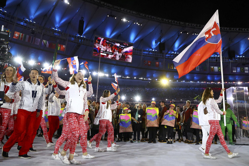 Vlajkonosičkou slovenskej výpravy bola strelkyňa Danka Barteková.