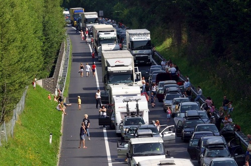 Diaľnica pri rakúskom Villachu ostala úplne zablokovaná.