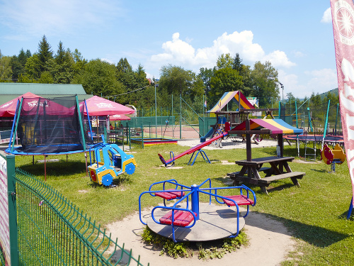 Na Valkove je k dispozícii aj detské ihrisko.