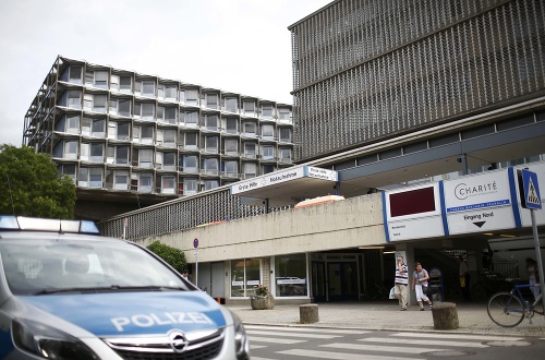 Útok na lekára v berlínskej nemocnici vyšetrujú policajti.