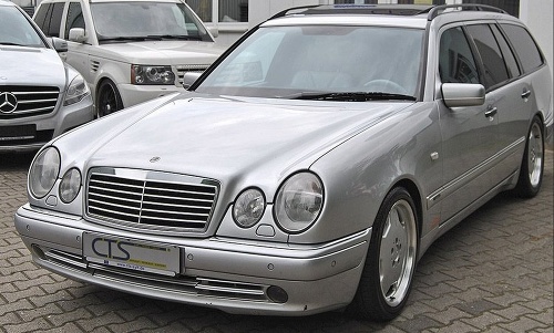 Tento Mercedes E55, ktorý patril Michaelovi, je teraz na predaj za 111-tisíc eur.