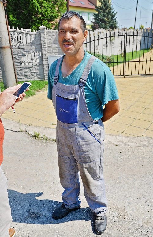 Pracovník obecného úradu Dezider Jano (38) je šťastný, že Sokoľany v spore s mestom Košice vyhrali.