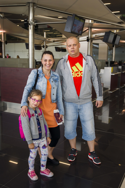 Marián (39) z Bratislavy odchádzal na dovolenku s manželkou Veronikou (33) a ich dcérou s úsmevom.