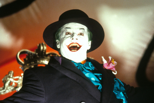 Carmen prirovnávajú k Jackovi Nicholsonovi v úlohe Jokera. 