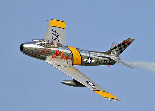 F-86 Sabre Jet - Stíhačka pomohla poraziť Sovietov v Kórejskej vojne. 