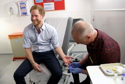 Princ Harry podstúpil rýchly HIV test.