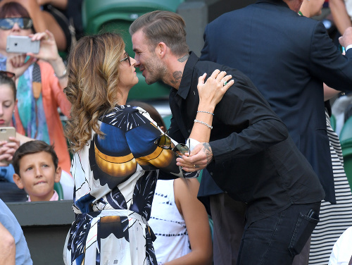 Mirka sa v hľadisku vybozkávala s Davidom Beckhamom.