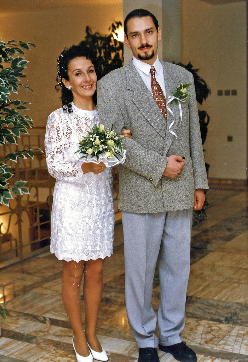 November 1997: S Jankou (†39)  sa zosobášili rok pred narodením dvojičiek., 