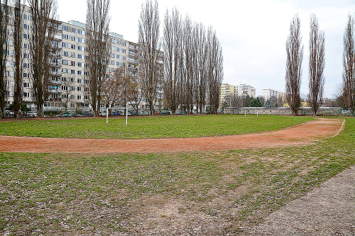 Za zisk z predaja vernostnej karty chce škola na Jenisejskej ulici postaviť ihrisko.