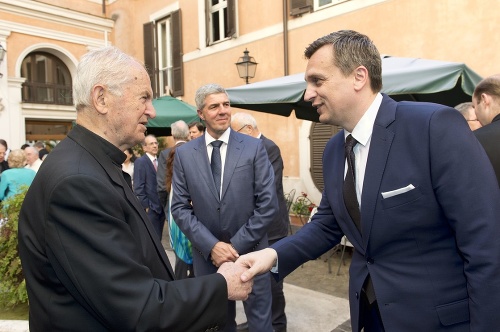 Danko a Bugár sa vo Vatikáne stretli aj s kardinálom Tomkom.