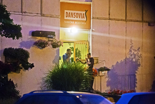 Bratislava, Petržalka, 17.6.2016, 21:58 hod. -Modrovský (vľavo) bol počas piatka neustále vo svojej tanečnej škole.
