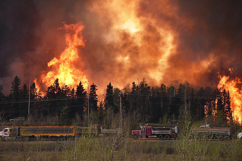 Obrovské plamene sa rozšírili zo 100 štvorcových kilometrov až na 850.