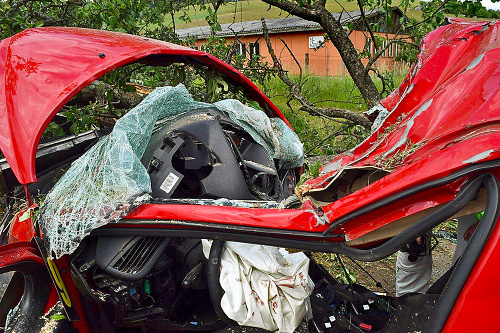 Auto, ktoré šoféroval Matúš (15) skončilo totálne zdemolované.