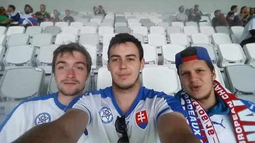 Takto fandili chlapci slovenskému tímu v Bordeaux.