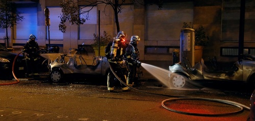 Paríž sa spamätáva z ďalších mohutných protestov.