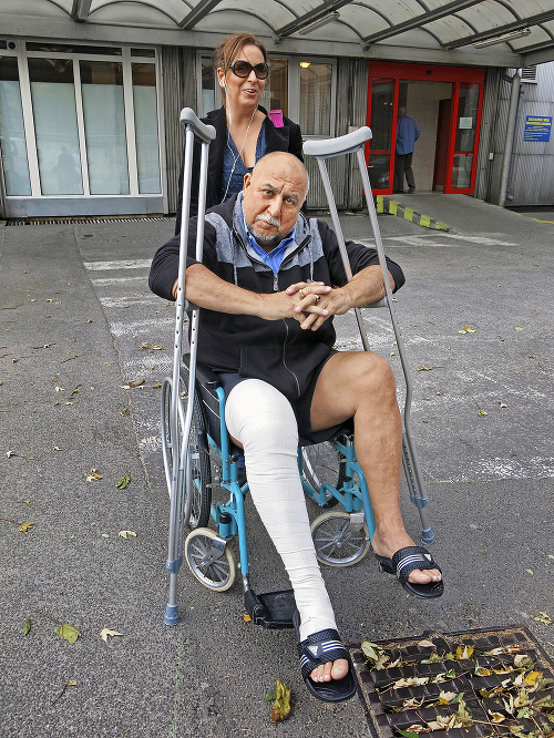 Pacient Hryc: Po operácii kolena mu bola veľkou oporou jeho dcéra Wanda.