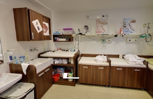 V tejto miestnosti novorodenci absolvujú prvé vyšetrenia.