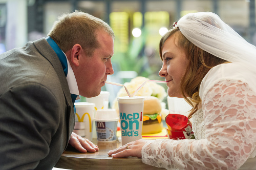 Louise Shapton a Joe Shapton sa rozhodli mať svadbu v McDonald´s.