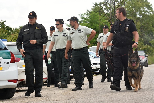 Polícia pátra po väzňovi na úteku. 