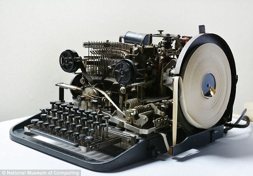 Pomocou historického stroja počas vojny šifrovali správy. 