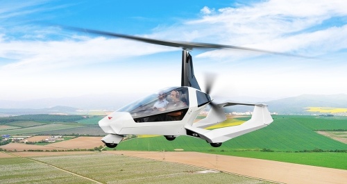  Dvojmiestny lietajúci stroj podobný helikoptére žne úspechy vo svete.