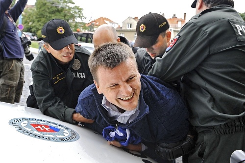 8. 8. 2010 - pri protestoch ho niekoľkokrát zatkli